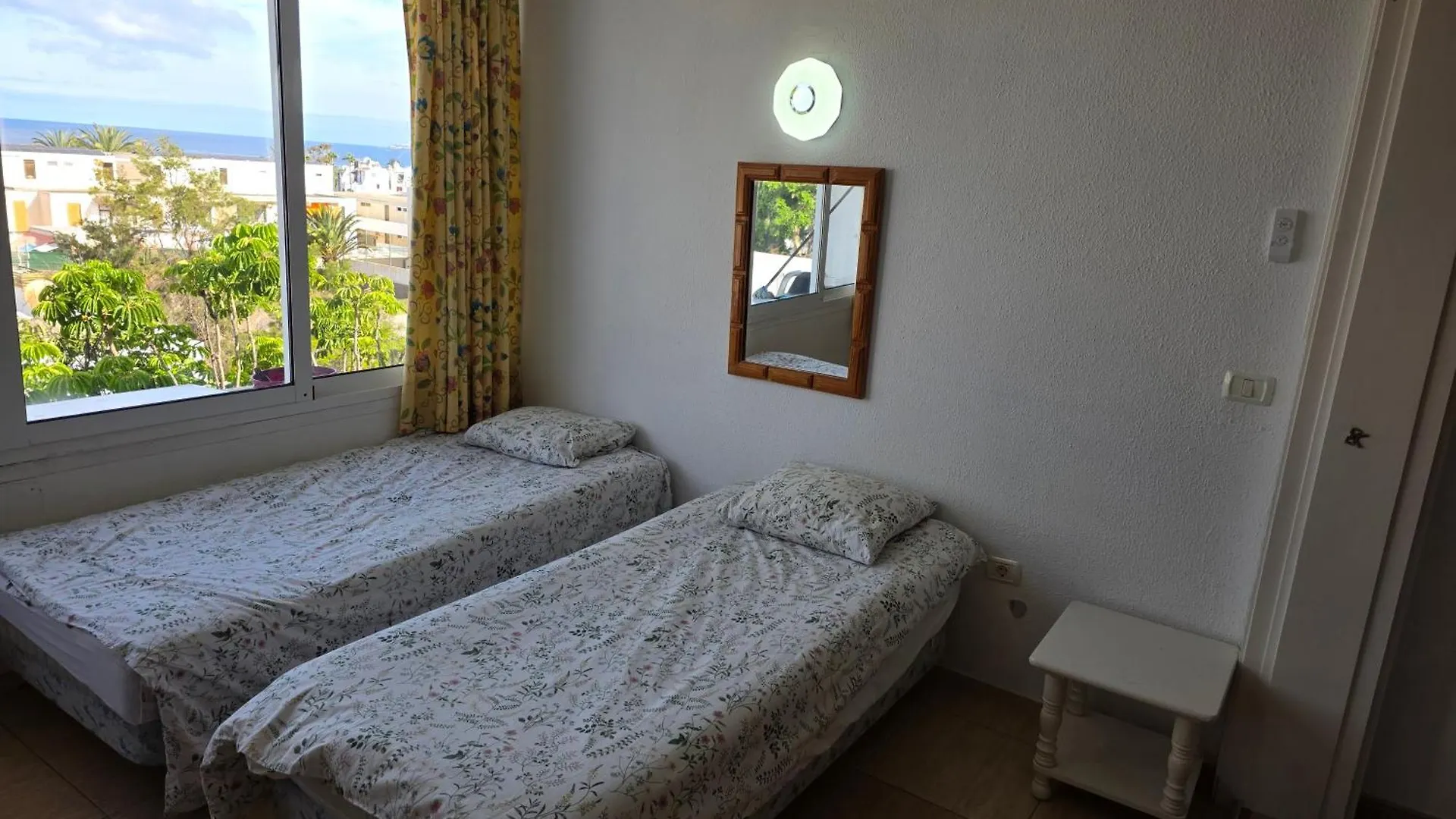 Apartment Jacaranda Close To The Beach, Sea-View, Pool, Wifi, Sat-Tv アロナ 0*,  スペイン