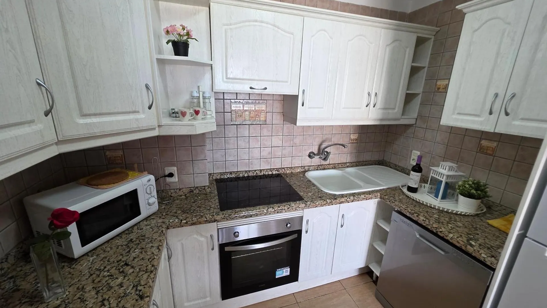 Apartment Jacaranda Close To The Beach, Sea-View, Pool, Wifi, Sat-Tv アロナ