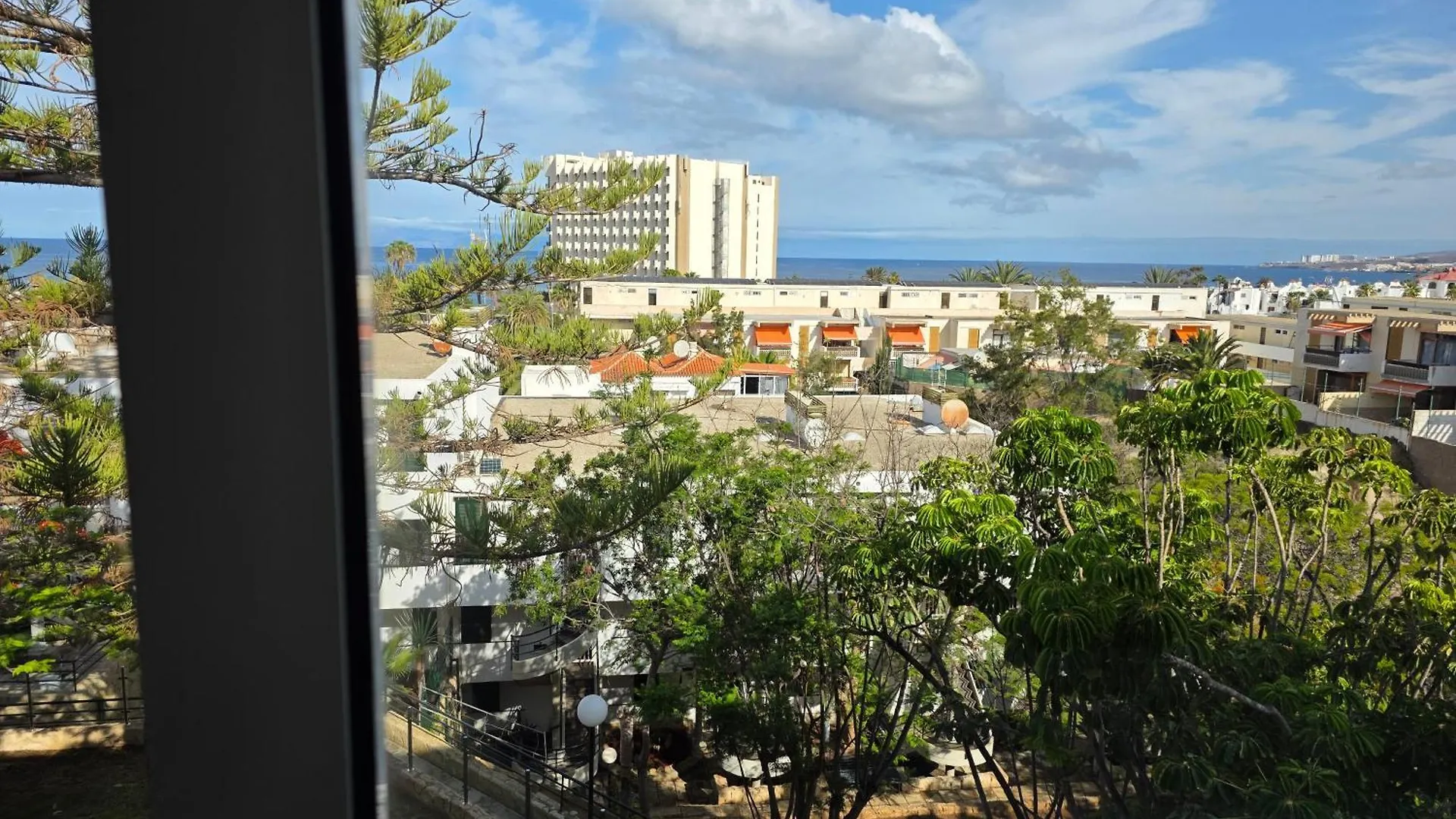 Apartment Jacaranda Close To The Beach, Sea-View, Pool, Wifi, Sat-Tv アロナ 0*,  スペイン