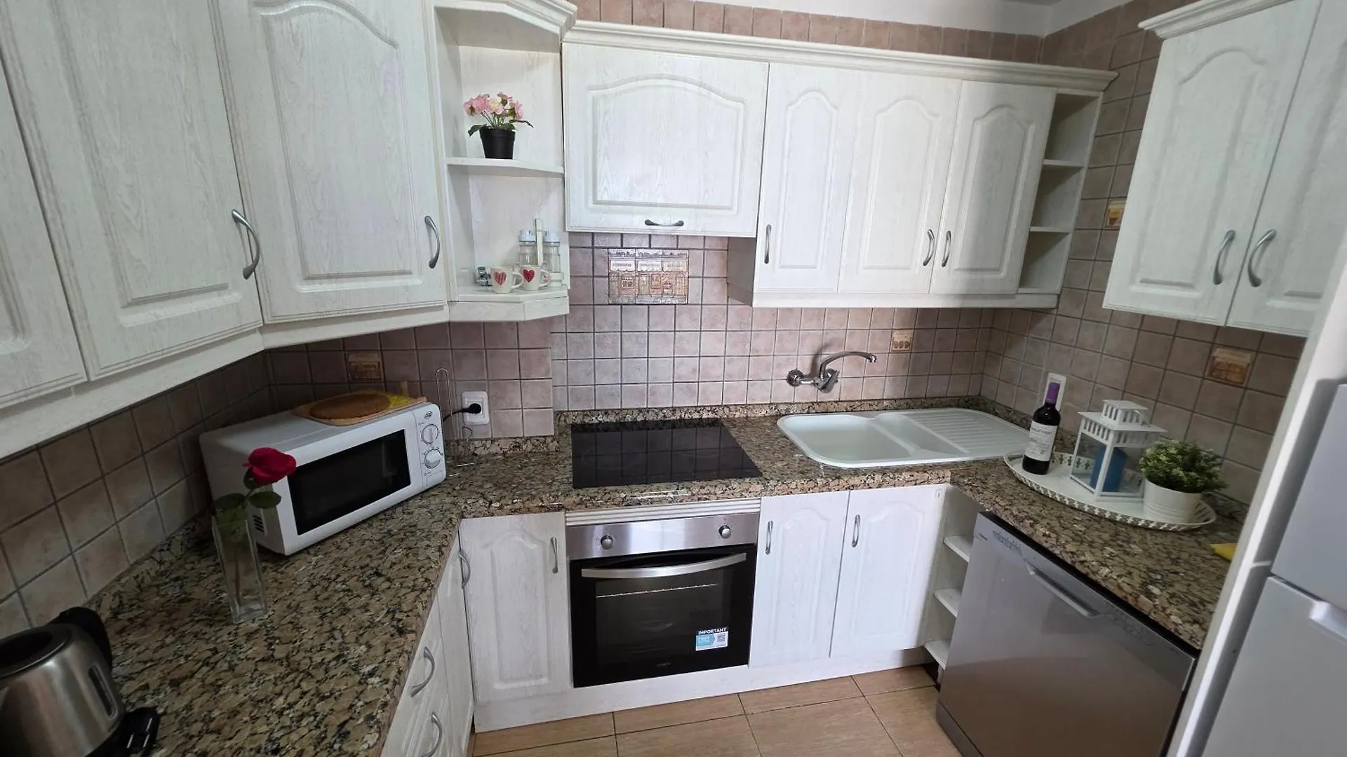 Apartment Jacaranda Close To The Beach, Sea-View, Pool, Wifi, Sat-Tv アロナ 0*,  スペイン