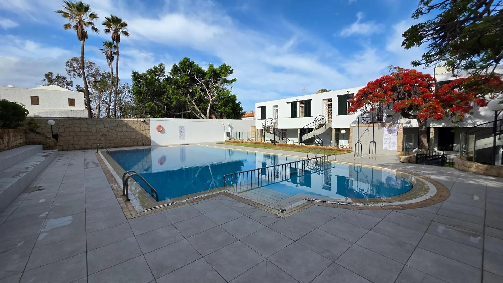Apartment Jacaranda Close To The Beach, Sea-View, Pool, Wifi, Sat-Tv アロナ スペイン
