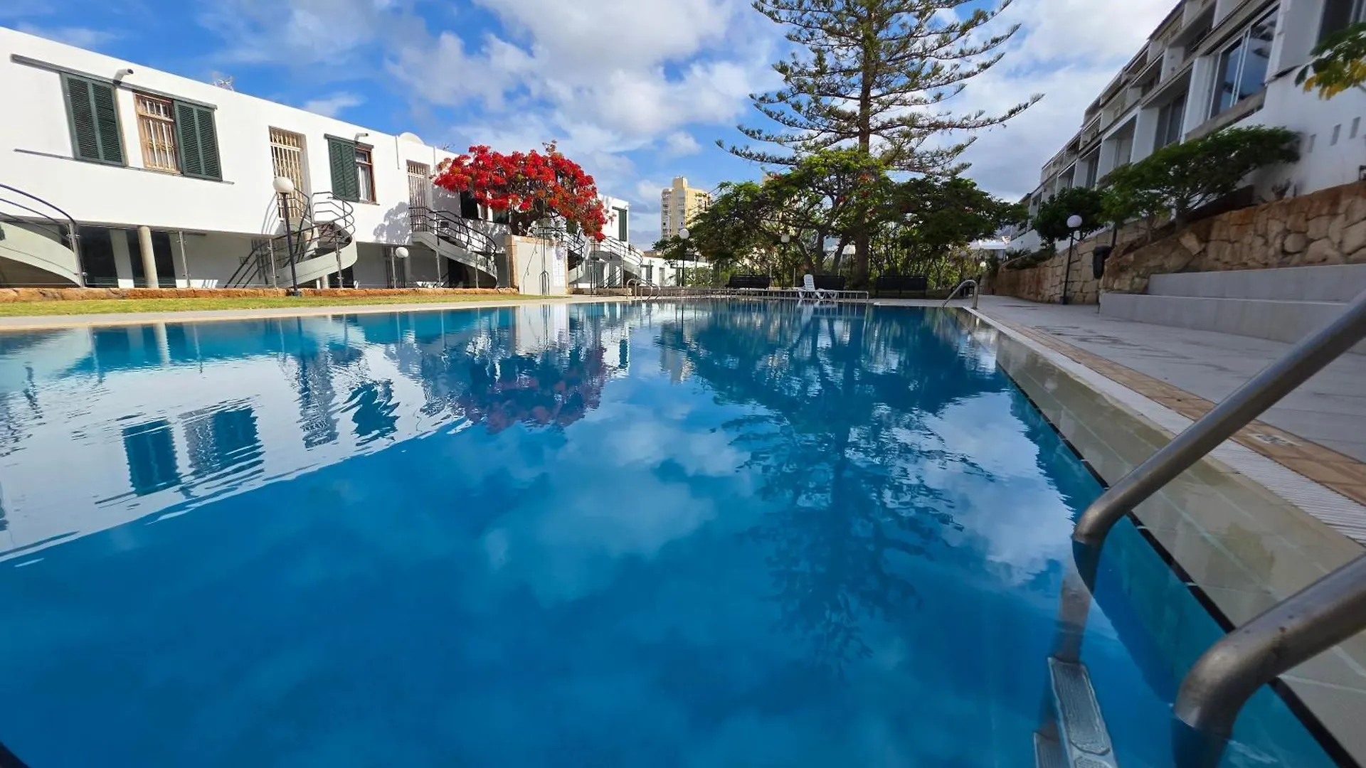 Apartment Jacaranda Close To The Beach, Sea-View, Pool, Wifi, Sat-Tv アロナ