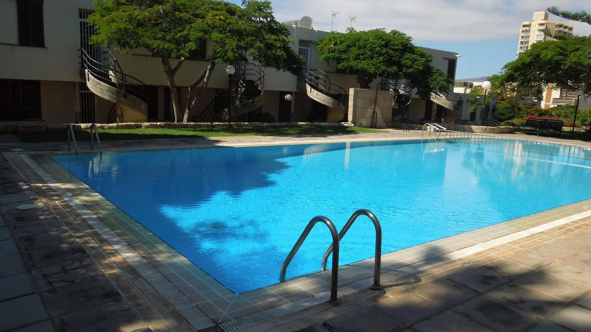 Apartment Jacaranda Close To The Beach, Sea-View, Pool, Wifi, Sat-Tv アロナ
